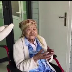 Провести месяц на ИВЛ и выздороветь в 87 лет: Пневмонию победила жительница Шымкента