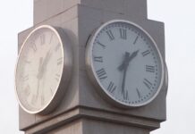 Главные часы Шымкента начали показывать точное время часы