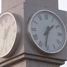 Главные часы Шымкента начали показывать точное время часы