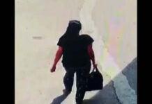 Женщина украла деньги и телефон у своей соседки кража