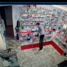 Полицейские Туркестанской области задержали подозреваемого в краже телефона из аптеки кража телефона из аптеки