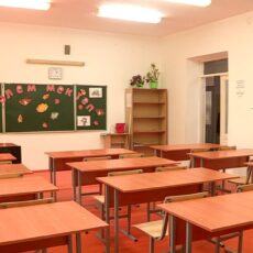Фейк: «Ученице одной из школ Казахстана тайно сделали прививку в туалете» вакцина
