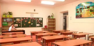 Фейк: «Ученице одной из школ Казахстана тайно сделали прививку в туалете» вакцина