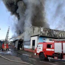 В Шымкенте горит склад ТОО «Визит» пожар
