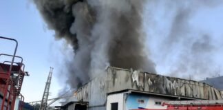 В Шымкенте горит склад ТОО «Визит» пожар