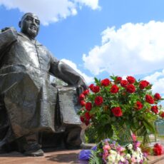 Житель Шымкента в день рождения Абая Кунанбаева возил людей бесплатно Абай Кунанбаев