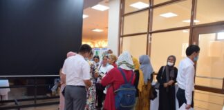 Аким Туркестана провел прием граждан по личным вопросам акимат