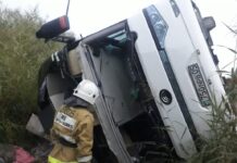 Возле перевала Машат опрокинулся автобус с пассажирами авария