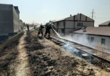 В микрорайоне Нурсат горели шпалы детской железной дороги