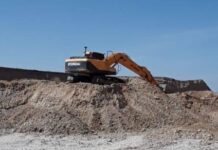 Полиция задержала на реке Аксу добытчиков гравия