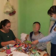 В Жетысайском районе полицейские следят за безопасностью подростков подростки