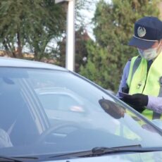 В три смены дежурят полицейские на 48 перекрестках Шымкента полиция