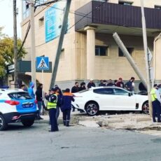 В Шымкенте автомойщик угнал машину и разбил ее ДТП