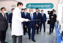 Елбасы ознакомился с деятельностью TOO «Казмедприбор» Елбасы