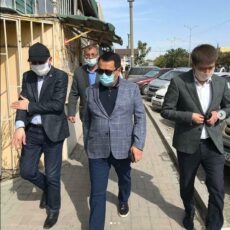 Замакима Шымкента Маулен Айманбетов проверил рынок «Коктем»