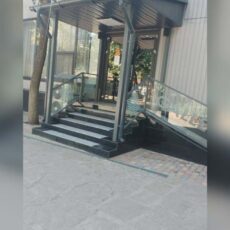 Детская игровая площадка в парке работала во время карантина в Шымкенте Детская игровая площадка