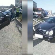 Водители оставляли машины на пешеходном тротуаре в Шымкенте