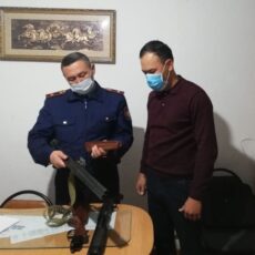 «Кару»: Полицейские Туркестанской области проверили около 300 владельцев оружия оружие
