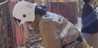 В Шымкенте мужчина угрожал покончить с собой и убить двоих детей спасатели