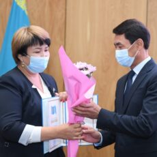 В Туркестане чествовали лучших педагогов день учителя