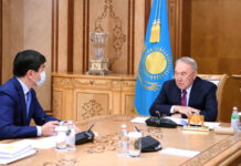 Назарбаев поручил выплатить по 50 тысяч тенге 100 тысячам семей