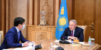 Назарбаев поручил выплатить по 50 тысяч тенге 100 тысячам семей