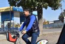 Замакима Максут Исахов советует горожанам проехаться на велобайке Максут Исахов