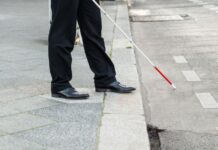 Выпускники «Болашақ» создали уникальный аппарат для незрячих людей слабовидящие люди