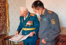 Военнослужащие Департамента по делам обороны Шымкента навестили ветеранов ветеран