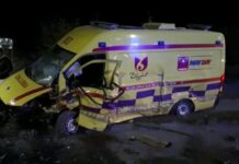 Иномарка на полном ходу врезалась в неотложку в Шымкенте авария