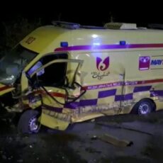 Иномарка на полном ходу врезалась в неотложку в Шымкенте авария