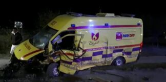 Иномарка на полном ходу врезалась в неотложку в Шымкенте авария