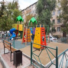 В Енбекшинском районе благоустраивают дворы 64 многоэтажек двор