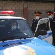 Участковому инспектору из Туркестана вручили ключи от нового служебного автотранспорта полиция