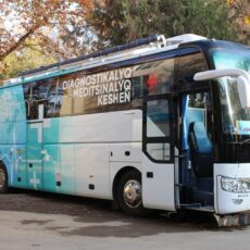 Сарыагашские врачи оказывают помощь в передвижном медицинском комплексе передвижной медицинский комплекс