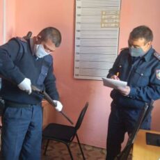 Полицейские Туркестанской области изъяли незаконно хранящиеся оружие оружие