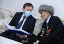 Аким Шымкента поздравил ветерана войны со 100-летним юбилеем 100-летие