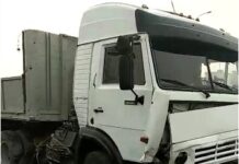 Большегруз стал причиной внушительного затора на Бозарыке грузовик