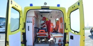 В села Туркестанской области передали 12 передвижных медицинских комплексов скорая помощь