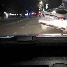 Шымкентские полицейские помогли водителю такси выбраться из арыка