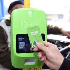 Как платить школьникам и студентам в общественном транспорте?