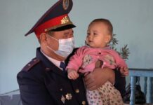 Житель Кентау назвал сына в честь участкового полиция