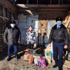 Полицейские Туркестанской области помогли малообеспеченным и многодетным семьям помощь