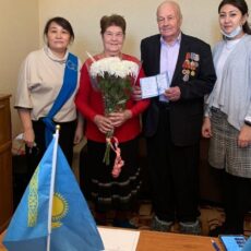 В Шымкенте супружескую пару поздравили с бриллиантовой свадьбой бриллиантовая свадьба