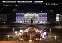 В Туркестане зажгли главную елку Туркестан
