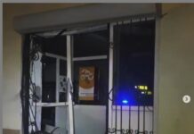 Автомобиль снес столб и врезался в магазин в Шымкенте ДТП