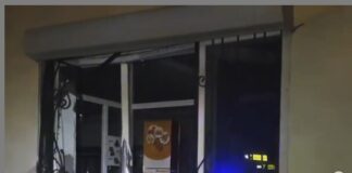 Автомобиль снес столб и врезался в магазин в Шымкенте ДТП