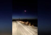 В небе над Китаем появилось красное круглое облако: видео луна