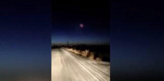 В небе над Китаем появилось красное круглое облако: видео луна