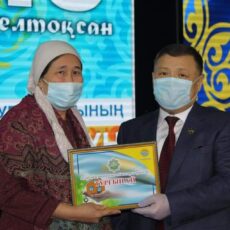 10 семей Сайрамского района получили ключи от новых квартир жилье